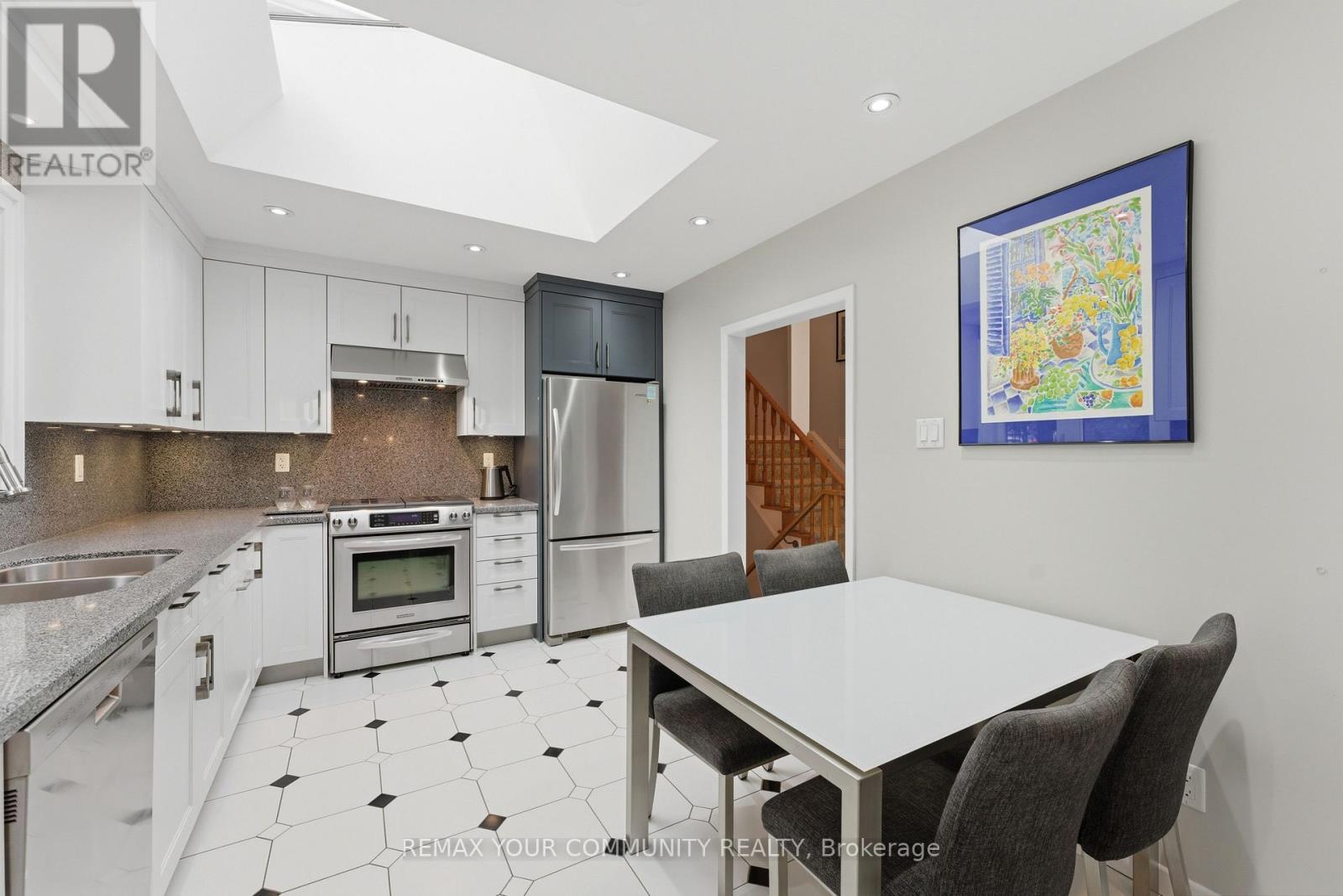 22 Marathon Crescent, Toronto, Ontario  M2R 2L7 - Photo 12 - C13003654