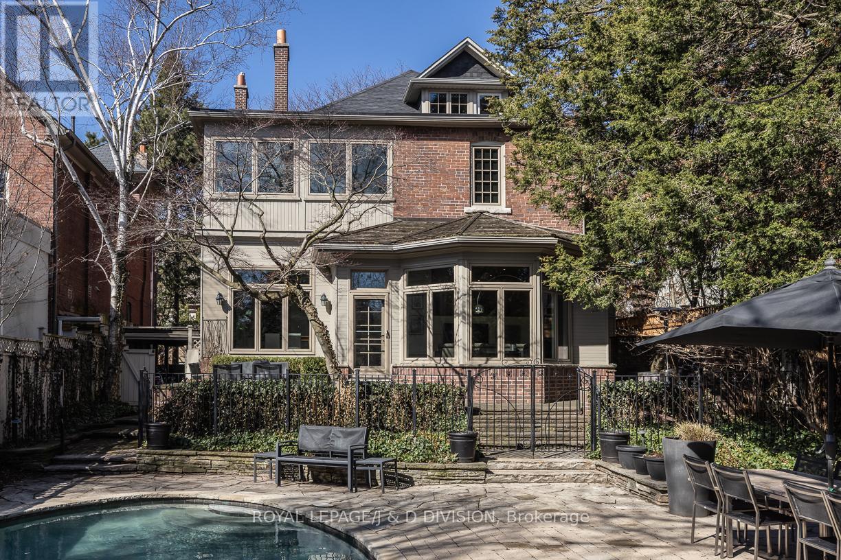 17 Parkwood Avenue, Toronto, Ontario  M4V 2W9 - Photo 24 - C13003814