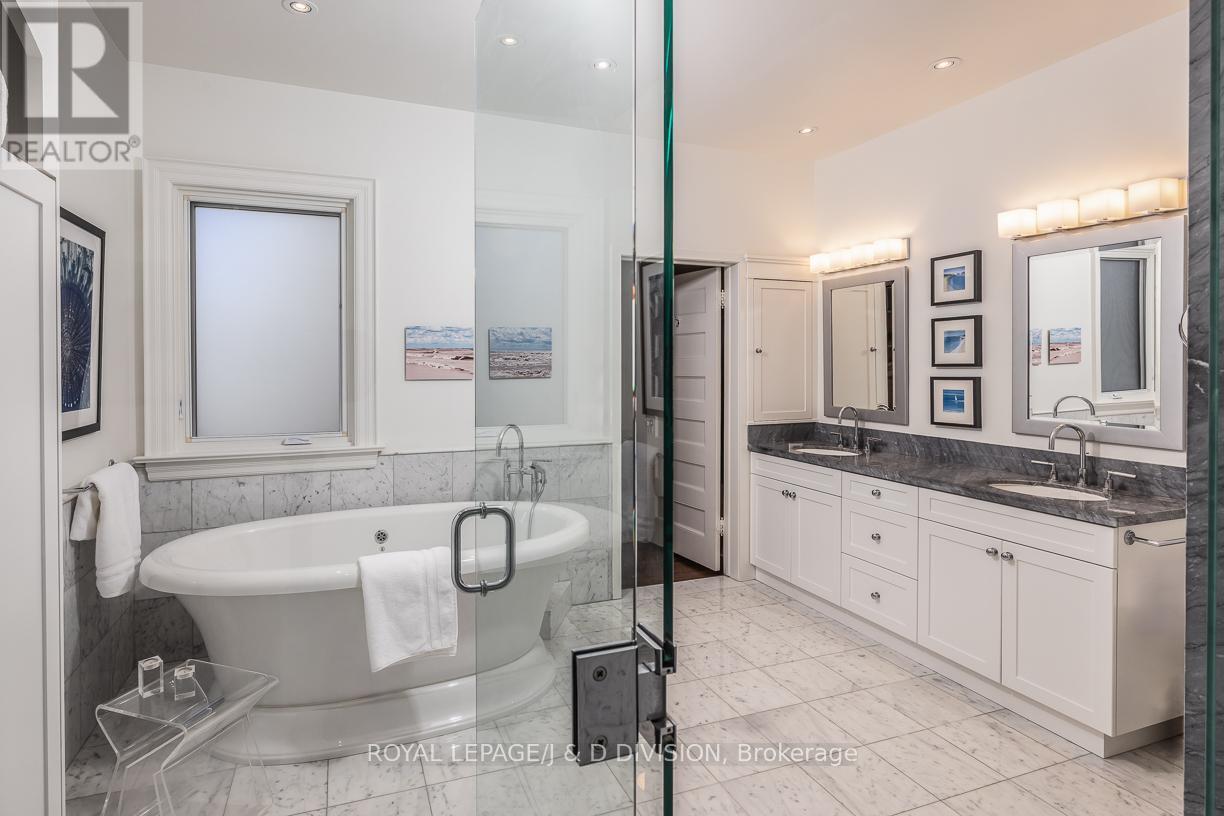 17 Parkwood Avenue, Toronto, Ontario  M4V 2W9 - Photo 31 - C13003814