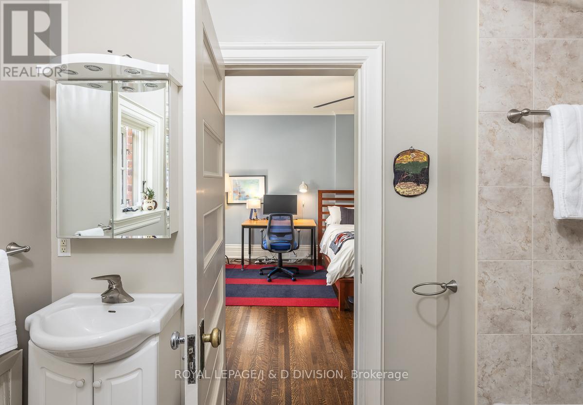 17 Parkwood Avenue, Toronto, Ontario  M4V 2W9 - Photo 36 - C13003814