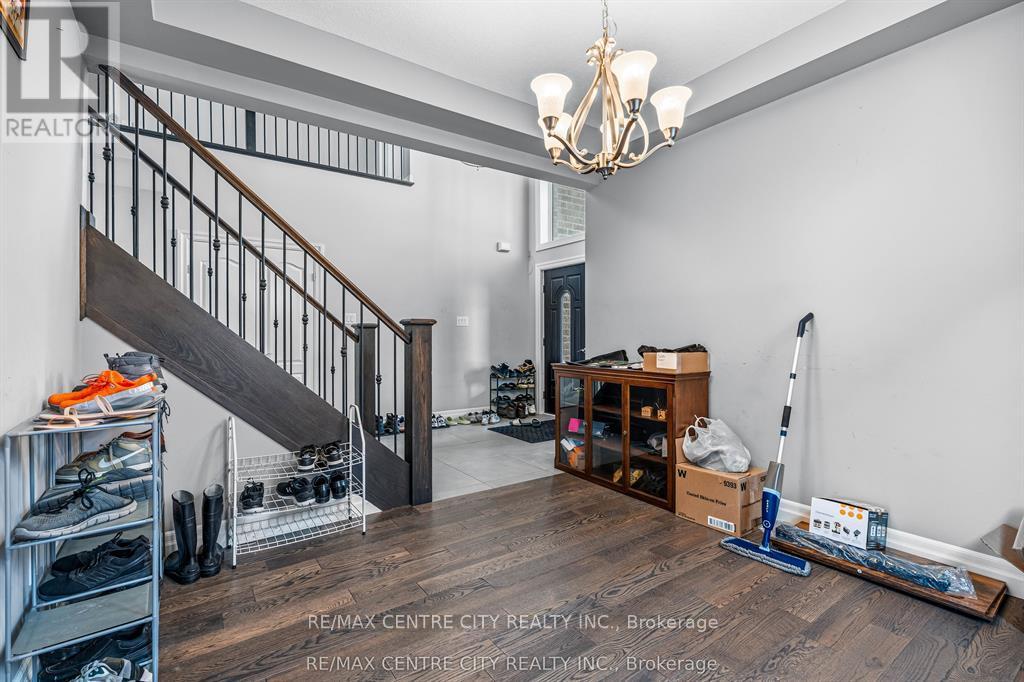 1999 Maddex Way, London North, Ontario  N5X 0M8 - Photo 6 - X12636950