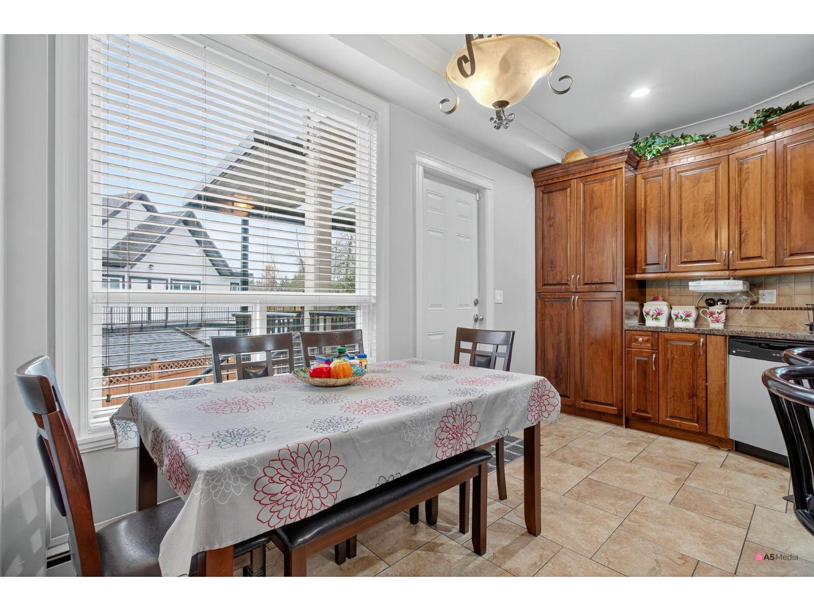 6418 137a Street, Surrey, British Columbia  V3W 1S6 - Photo 11 - R3111351