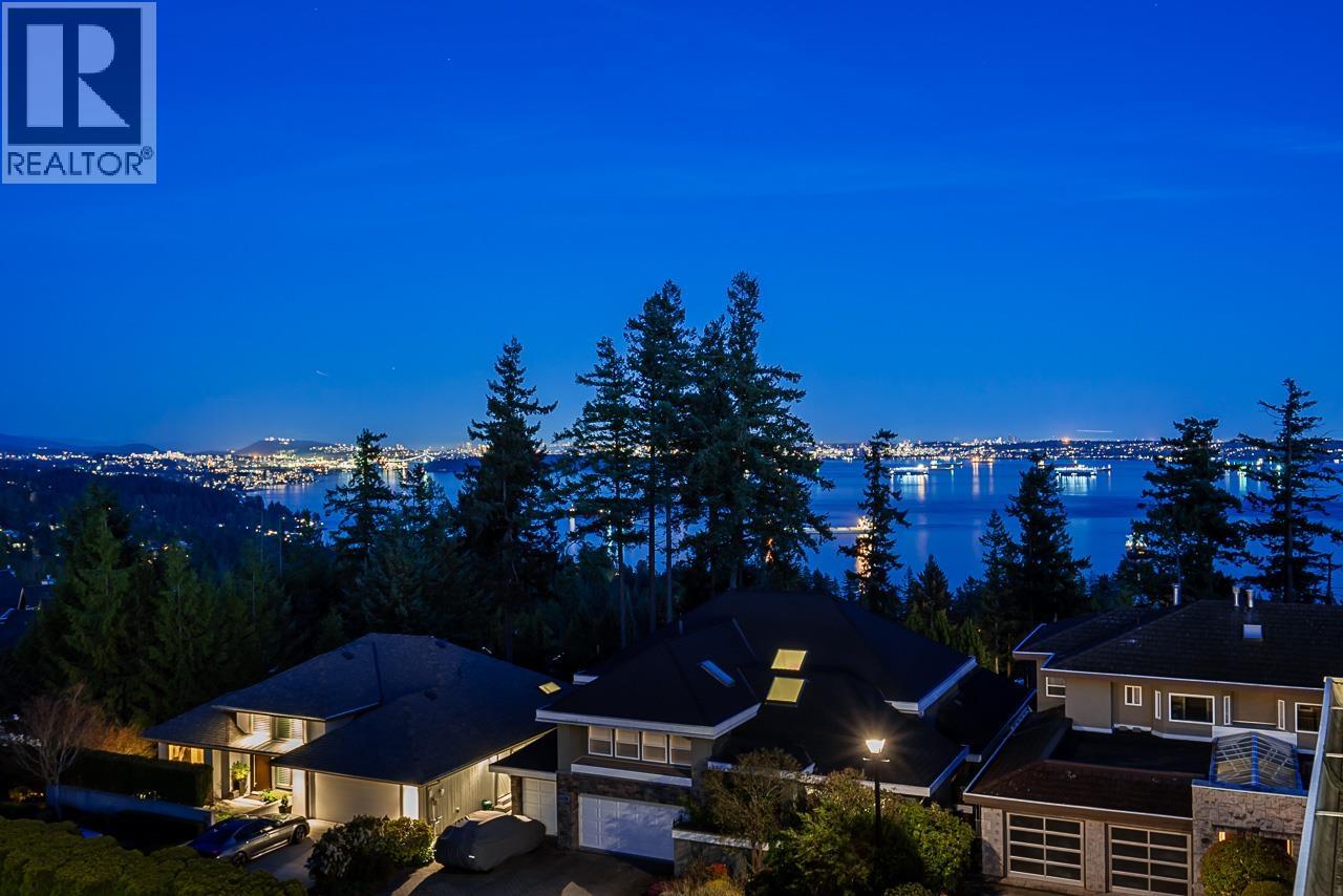5431 West Vista Court, West Vancouver, British Columbia  V7W 3G8 - Photo 2 - R3111139
