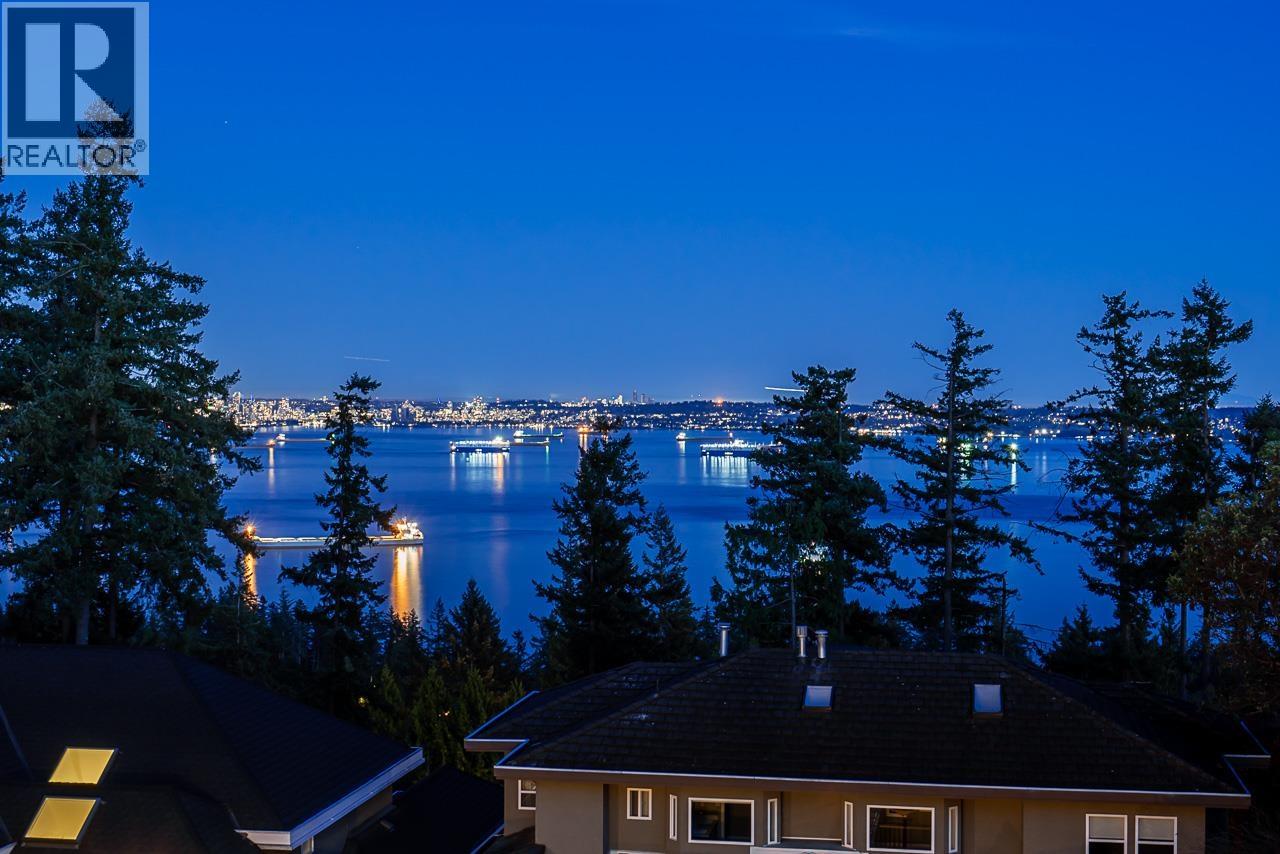 5431 West Vista Court, West Vancouver, British Columbia  V7W 3G8 - Photo 3 - R3111139