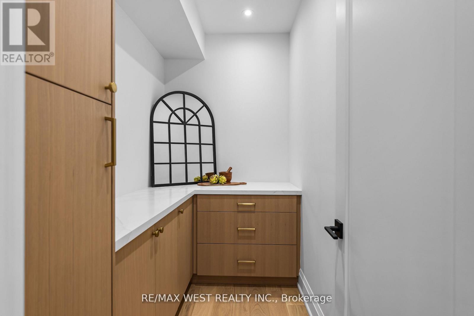 64 Gwynne Avenue, Toronto, Ontario  M6K 2C4 - Photo 13 - W13004038