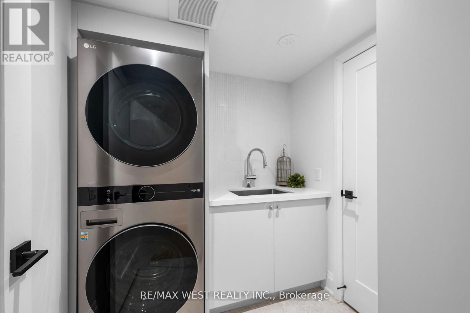 64 Gwynne Avenue, Toronto, Ontario  M6K 2C4 - Photo 25 - W13004038