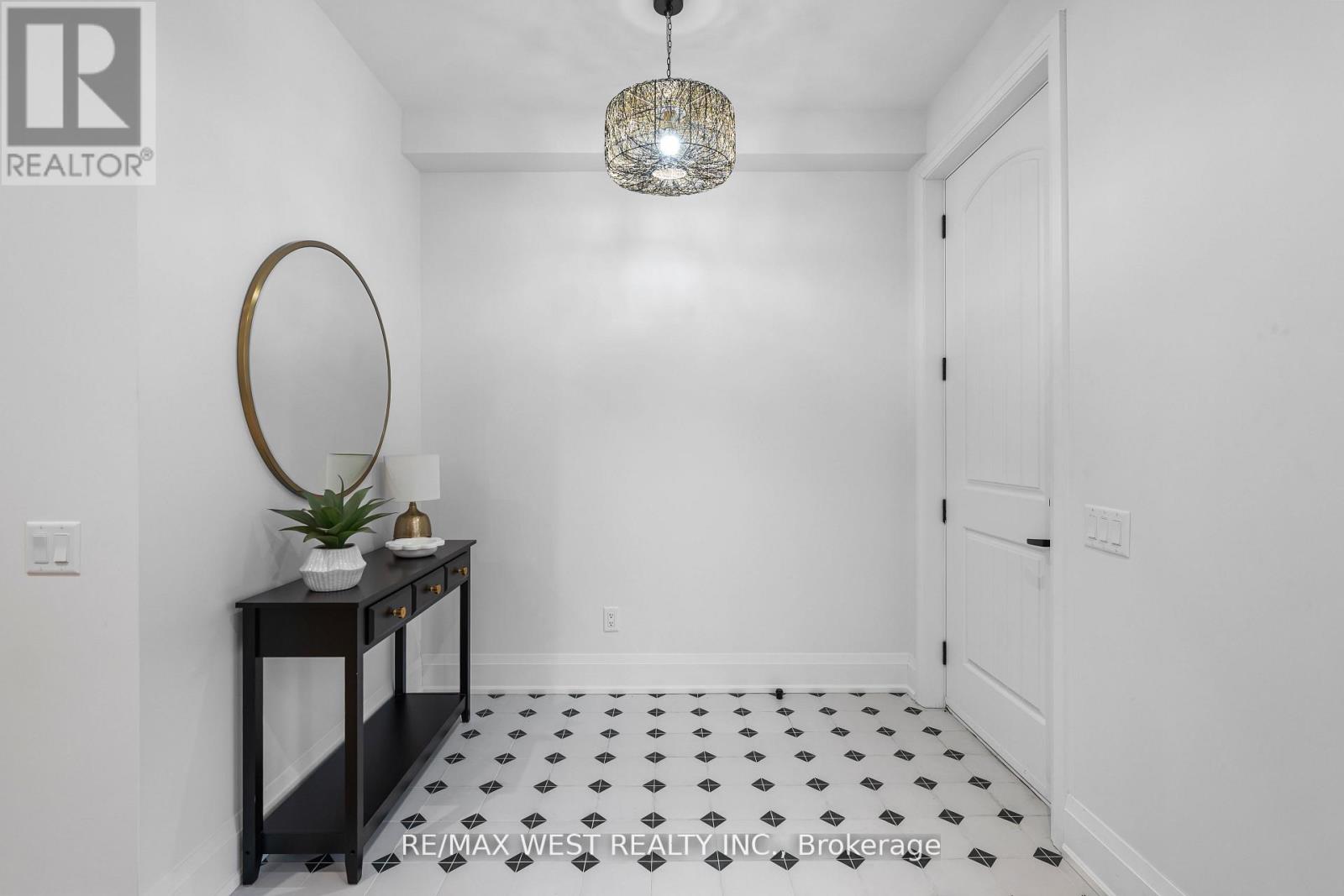 64 Gwynne Avenue, Toronto, Ontario  M6K 2C4 - Photo 3 - W13004038