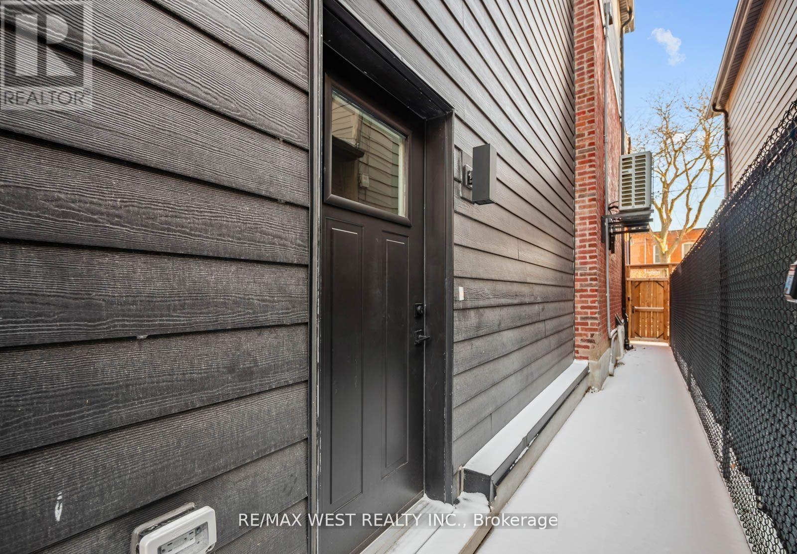 64 Gwynne Avenue, Toronto, Ontario  M6K 2C4 - Photo 38 - W13004038