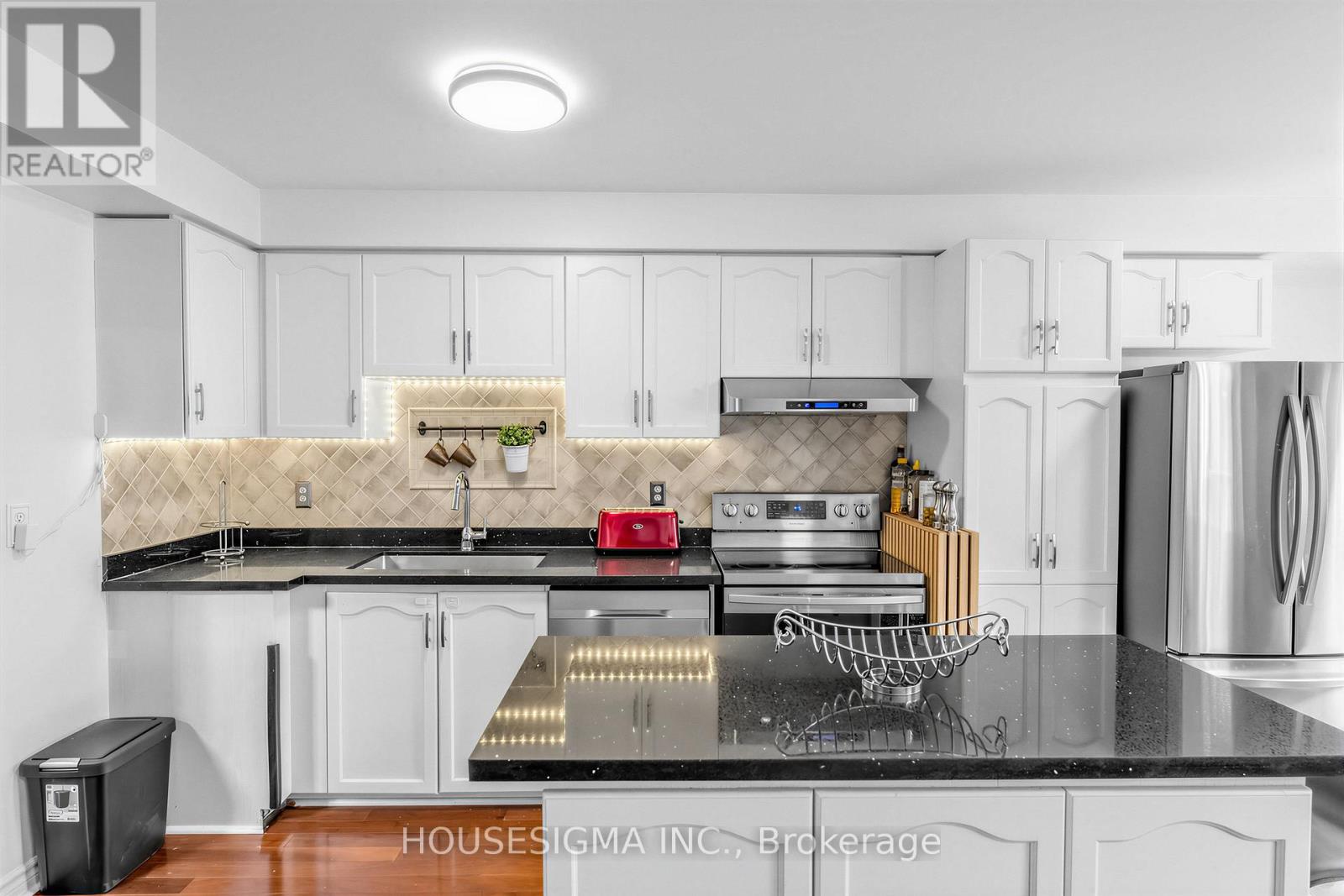 3987 Discovery Court, Mississauga, Ontario  L5N 7H8 - Photo 13 - W13004056