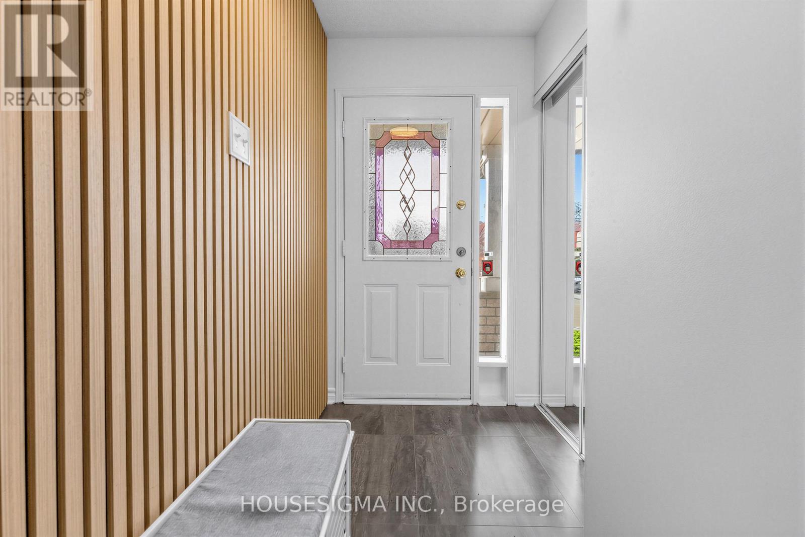 3987 Discovery Court, Mississauga, Ontario  L5N 7H8 - Photo 3 - W13004056