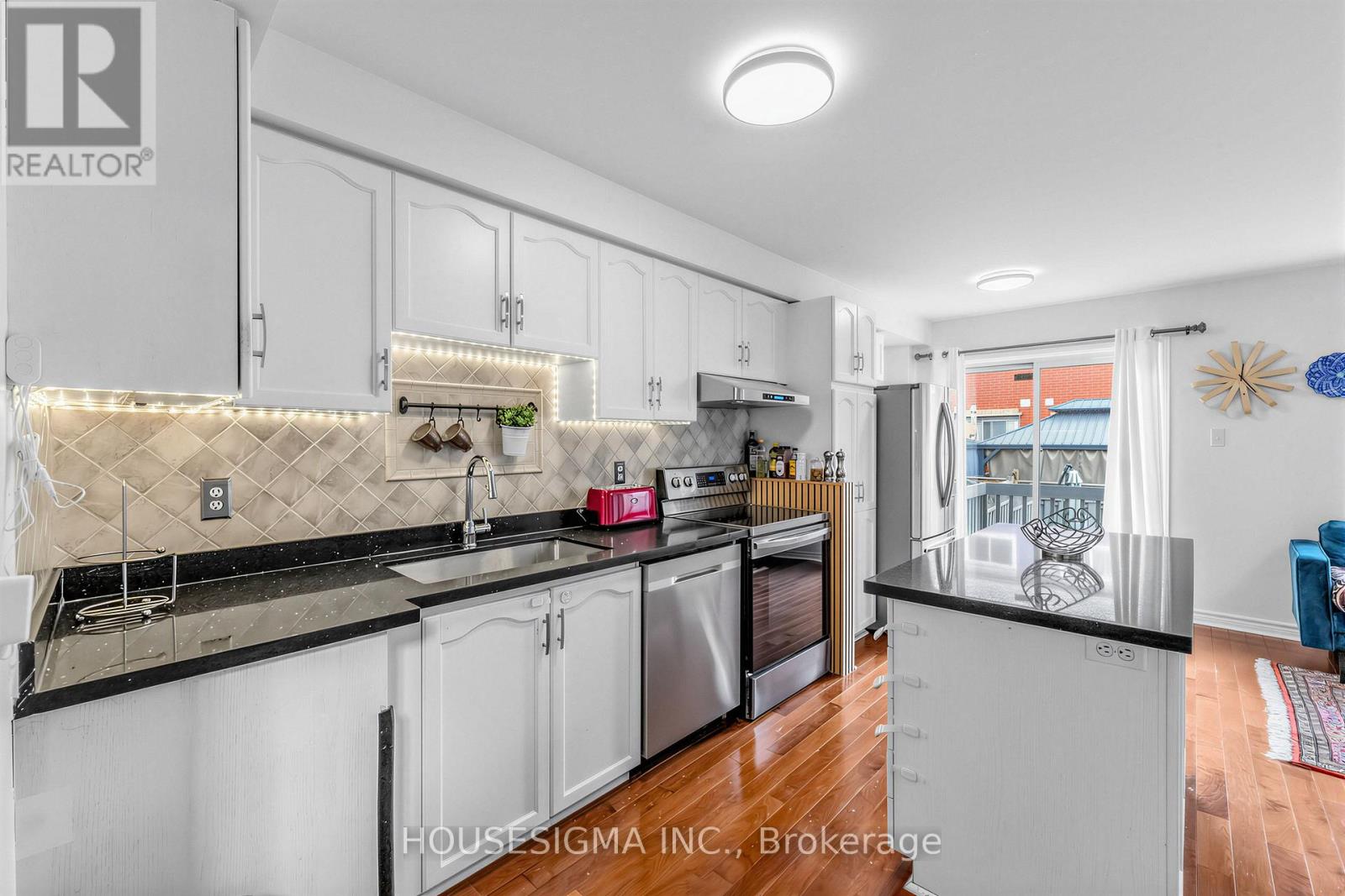 3987 Discovery Court, Mississauga, Ontario  L5N 7H8 - Photo 9 - W13004056