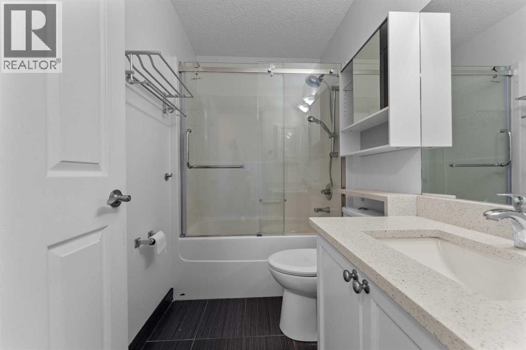 28 Panamount Lane NW, Calgary, Alberta  T3K 5Y3 - Photo 7 - A2301242