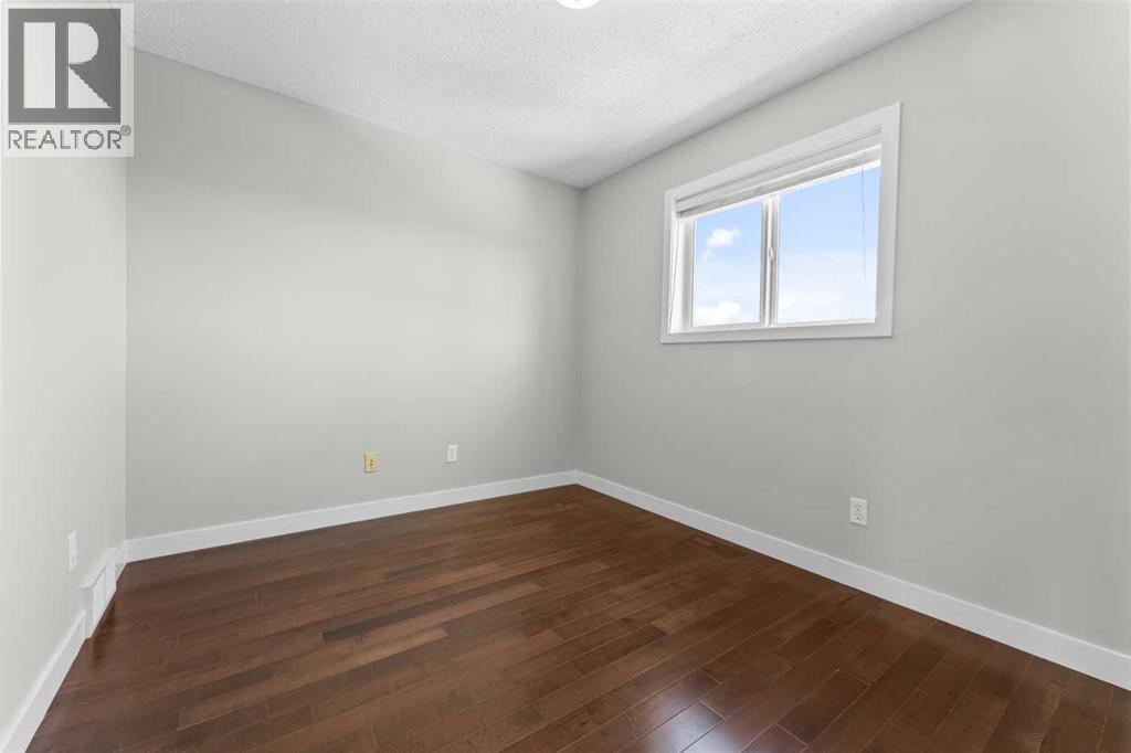 28 Panamount Lane NW, Calgary, Alberta  T3K 5Y3 - Photo 9 - A2301242