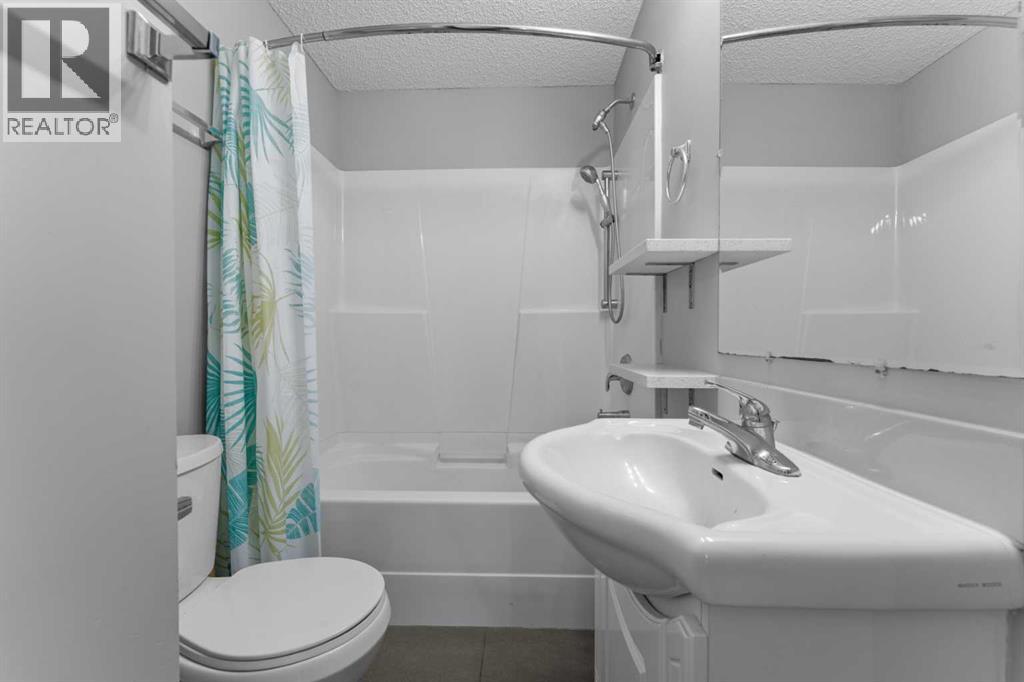 28 Panamount Lane NW, Calgary, Alberta  T3K 5Y3 - Photo 15 - A2301242