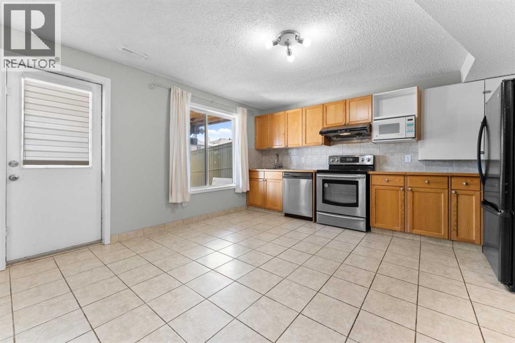 28 Panamount Lane NW, Calgary, Alberta  T3K 5Y3 - Photo 12 - A2301242