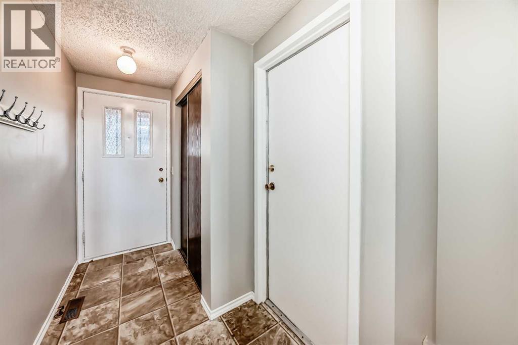 6909 Ranchero Road Nw, Calgary, Alberta  T3G 1J6 - Photo 4 - A2302172