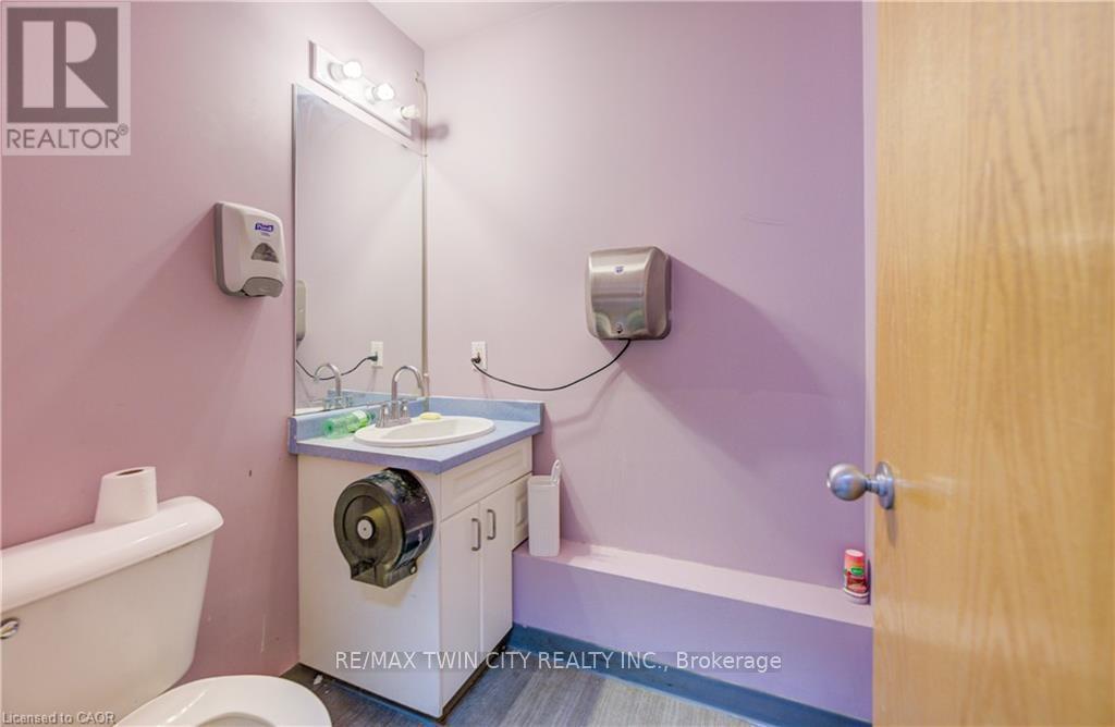 150 Victoria Street N, Kitchener, Ontario  N2H 5C6 - Photo 14 - X13004090