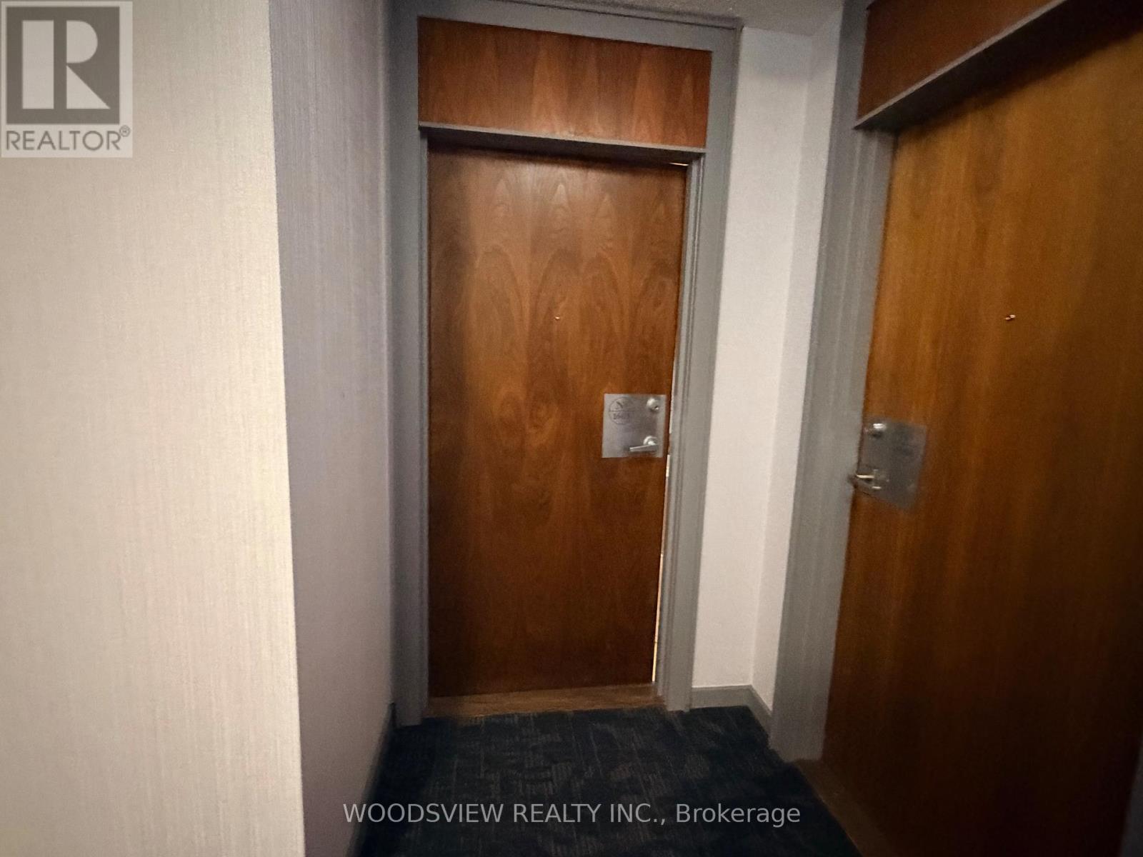 1605 - 33 Elm Drive, Mississauga, Ontario  L5B 4M2 - Photo 2 - W12992420