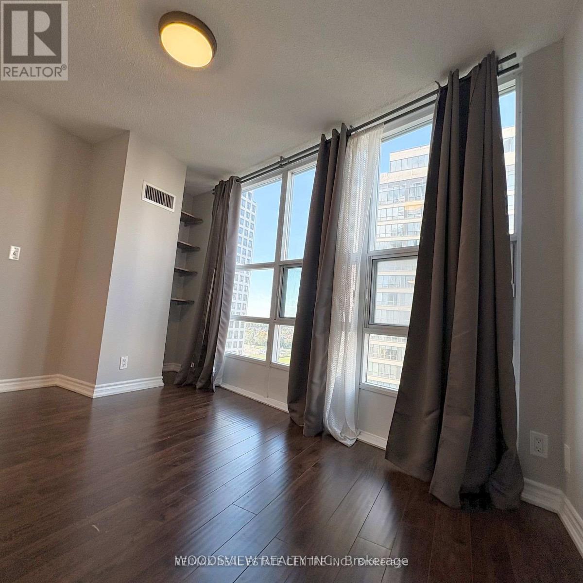 1605 - 33 Elm Drive, Mississauga, Ontario  L5B 4M2 - Photo 15 - W12992420