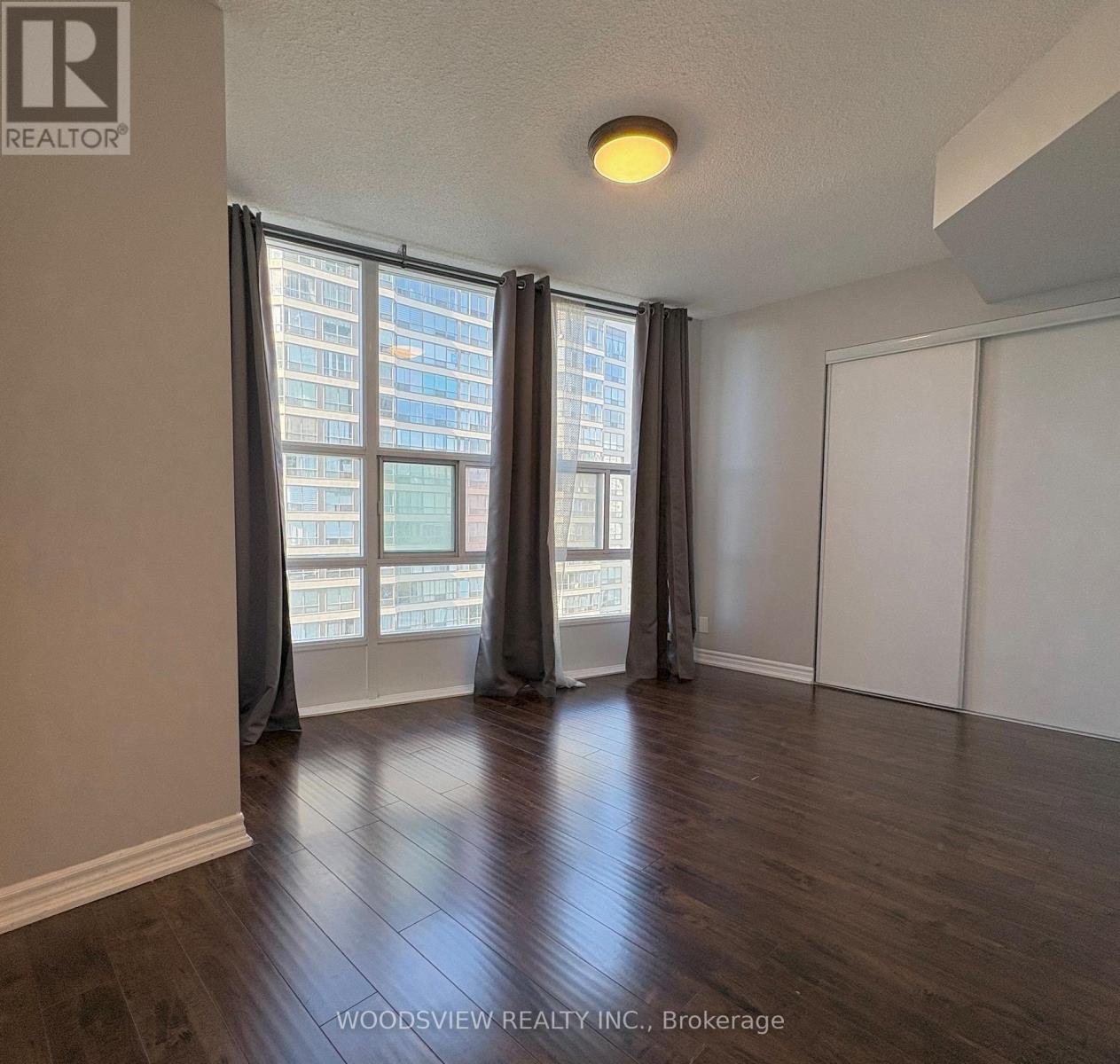 1605 - 33 Elm Drive, Mississauga, Ontario  L5B 4M2 - Photo 14 - W12992420