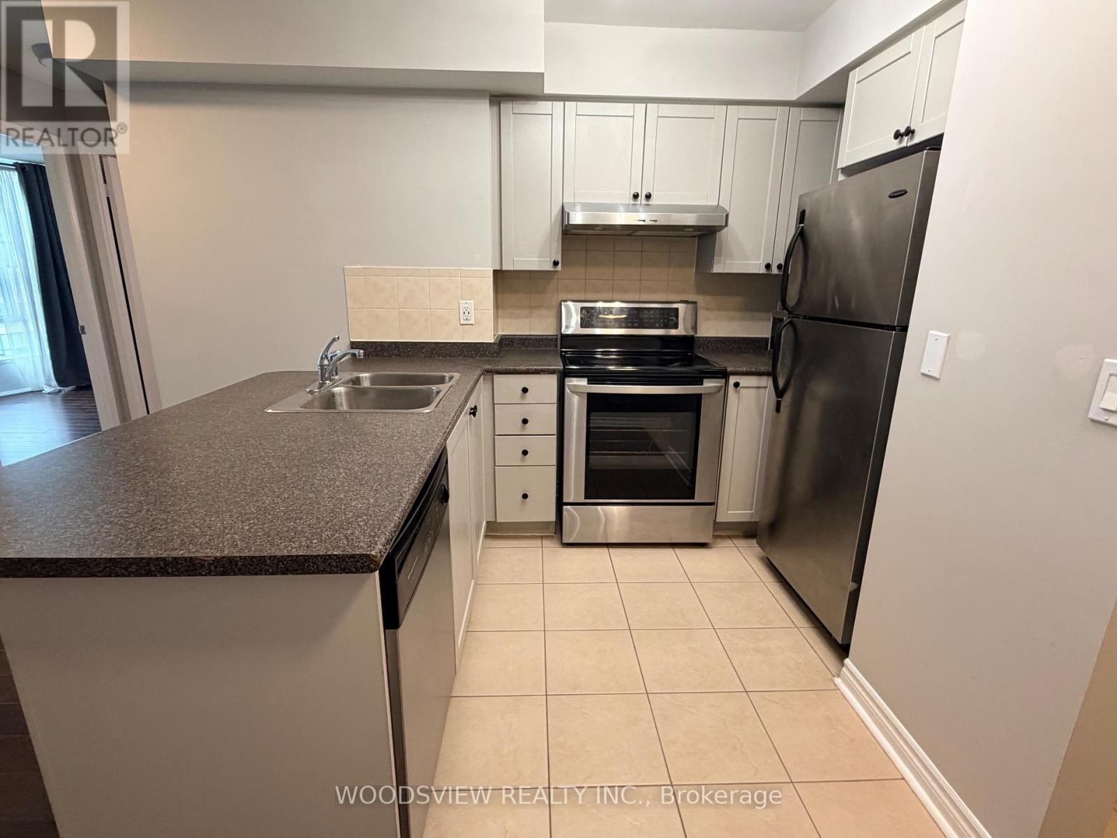 1605 - 33 Elm Drive, Mississauga, Ontario  L5B 4M2 - Photo 8 - W12992420