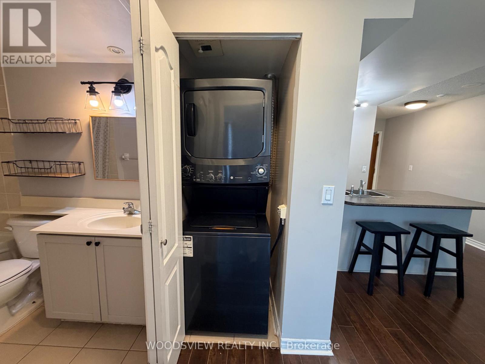 1605 - 33 Elm Drive, Mississauga, Ontario  L5B 4M2 - Photo 22 - W12992420