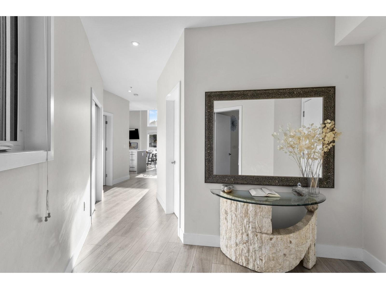 401 45500 Market Way, Garrison Crossing, Chilliwack, British Columbia  V2R 6G5 - Photo 2 - R3109789