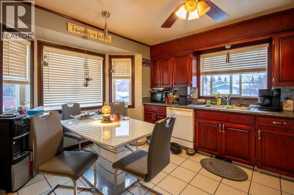 128 10 Avenue NE, Sundre, Alberta  T0M 1X0 - Photo 11 - A2277995