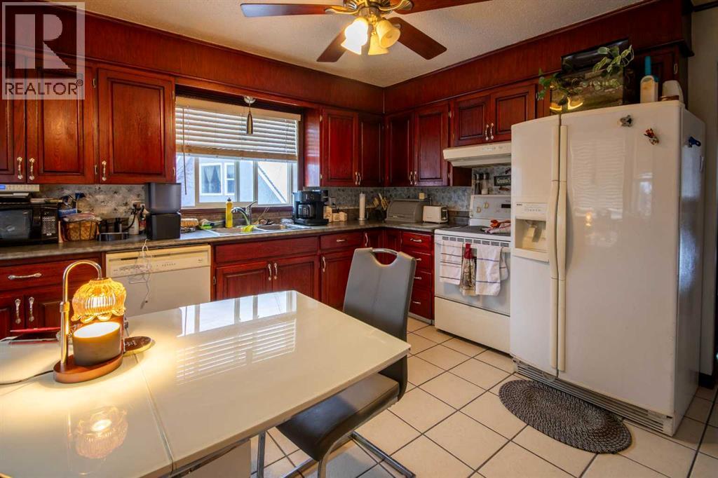 128 10 Avenue NE, Sundre, Alberta  T0M 1X0 - Photo 12 - A2277995