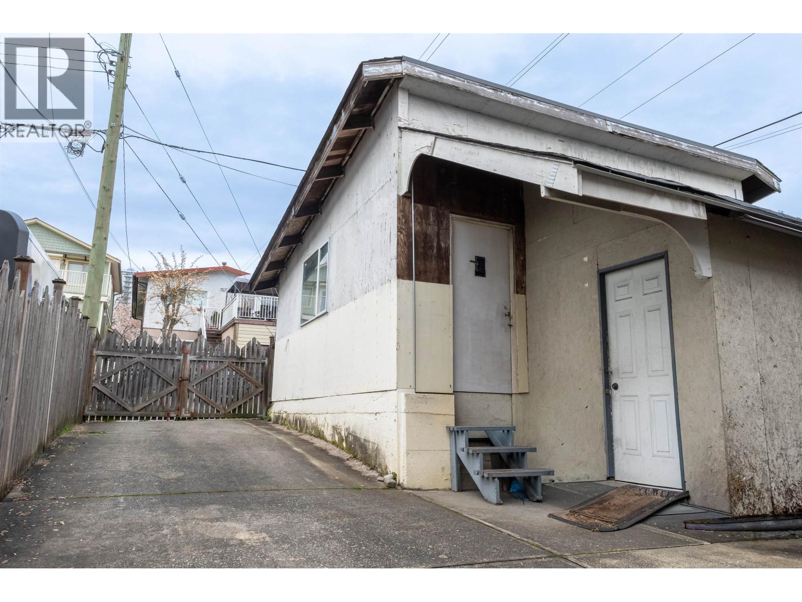 3681 Adanac Street, Vancouver, British Columbia  V5K 2P7 - Photo 3 - R3111380