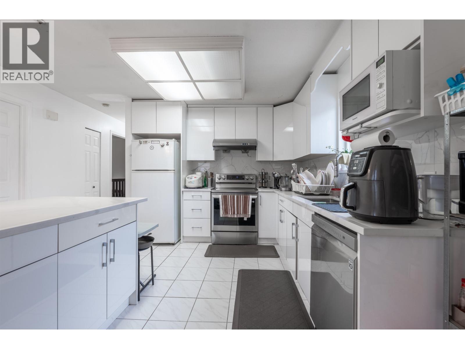 3681 Adanac Street, Vancouver, British Columbia  V5K 2P7 - Photo 11 - R3111380