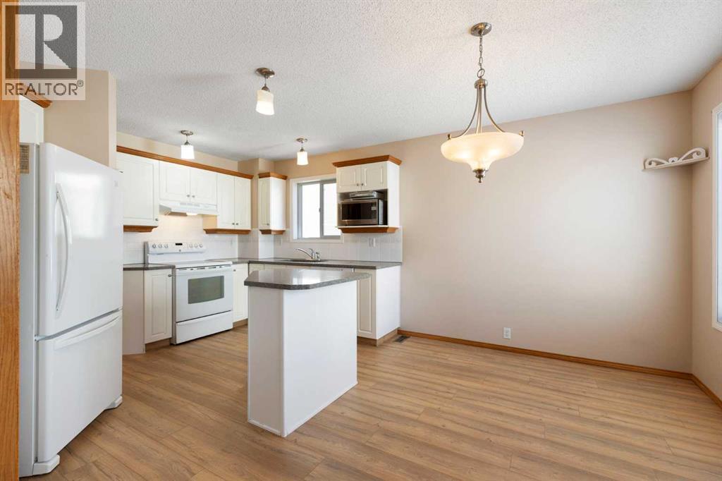 205 Scotia Point NW, Calgary, Alberta  T3L 2B1 - Photo 9 - A2301193