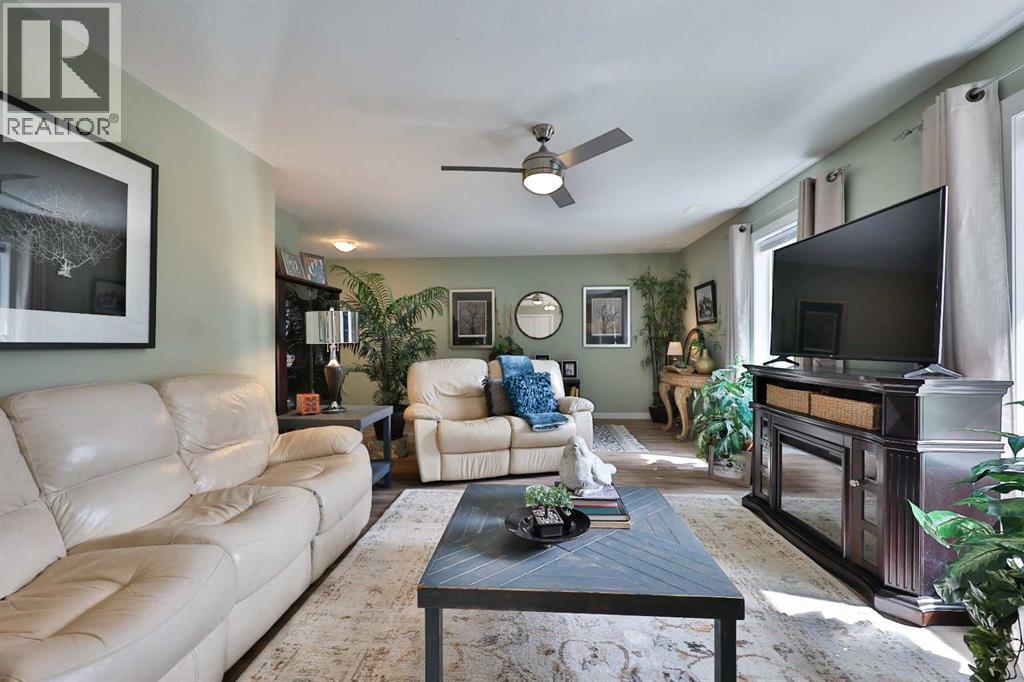 28 E 100 S, Raymond, Alberta  T0K 2S0 - Photo 8 - A2301979