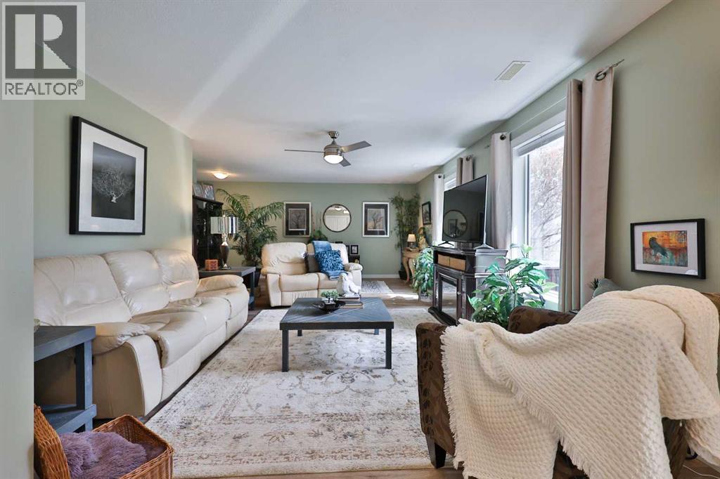 28 E 100 S, Raymond, Alberta  T0K 2S0 - Photo 5 - A2301979