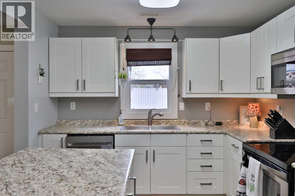 28 E 100 S, Raymond, Alberta  T0K 2S0 - Photo 16 - A2301979