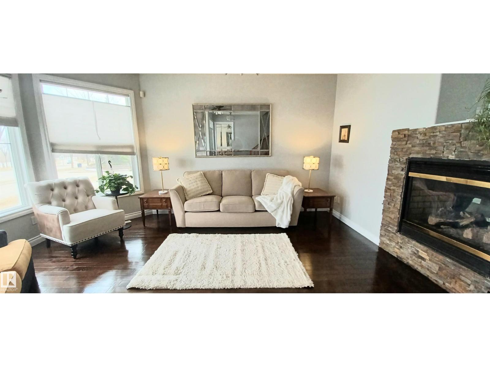 2036 Towne Centre Bv NW NW, Edmonton, Alberta  T6R 3M7 - Photo 2 - E4477140