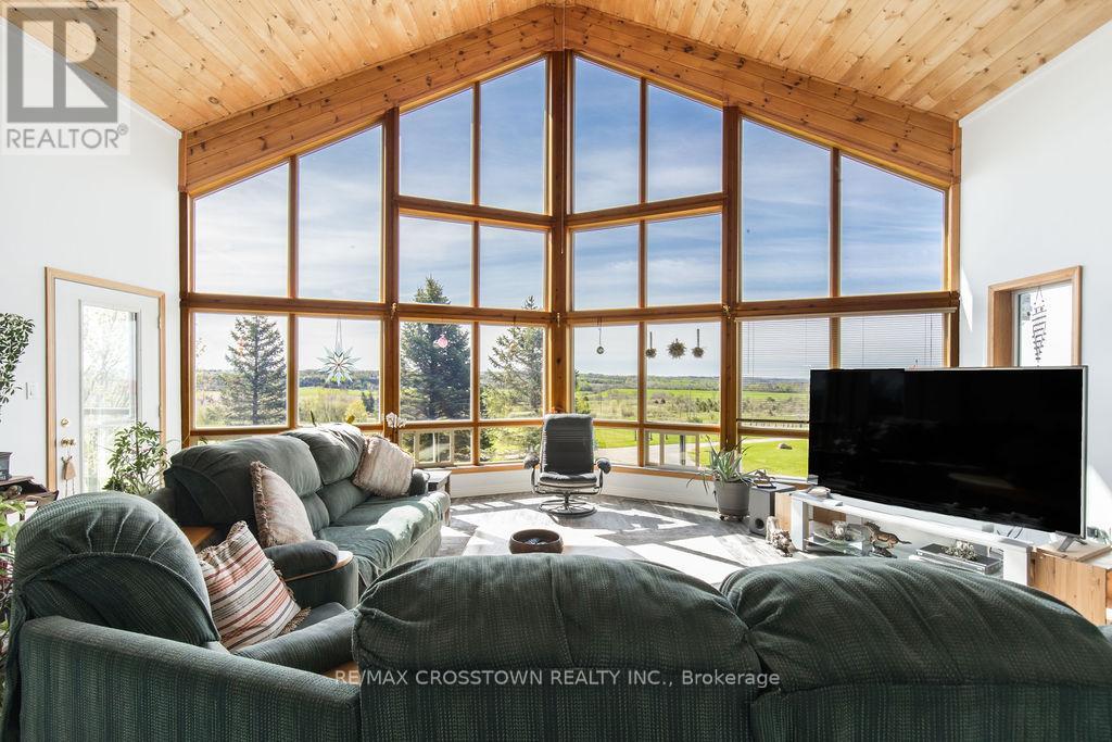 5556 10th Sideroad Road, Essa, Ontario  L0L 1N0 - Photo 3 - N13004118