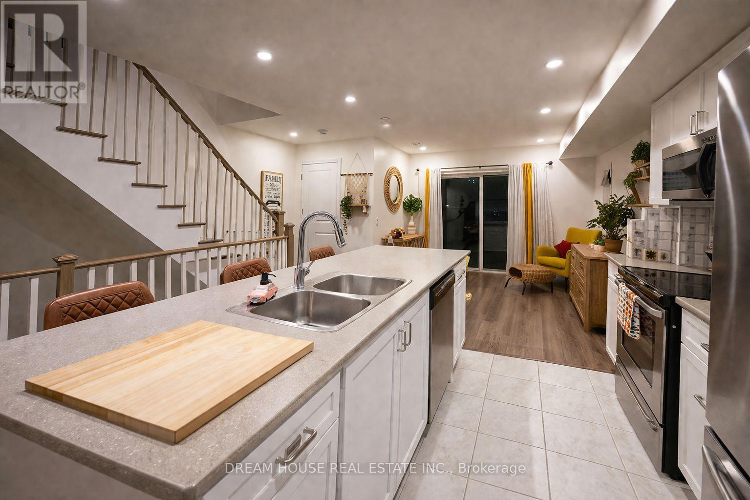 94 - 2500 Hill Rise Court, Oshawa, Ontario  L1L 0M6 - Photo 6 - E12995704