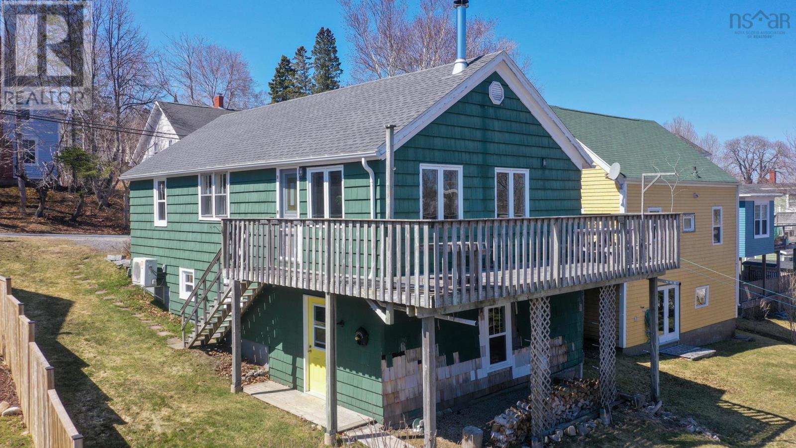 94 Queen Street, Chester, Nova Scotia  B0J 1J0 - Photo 2 - 202607121