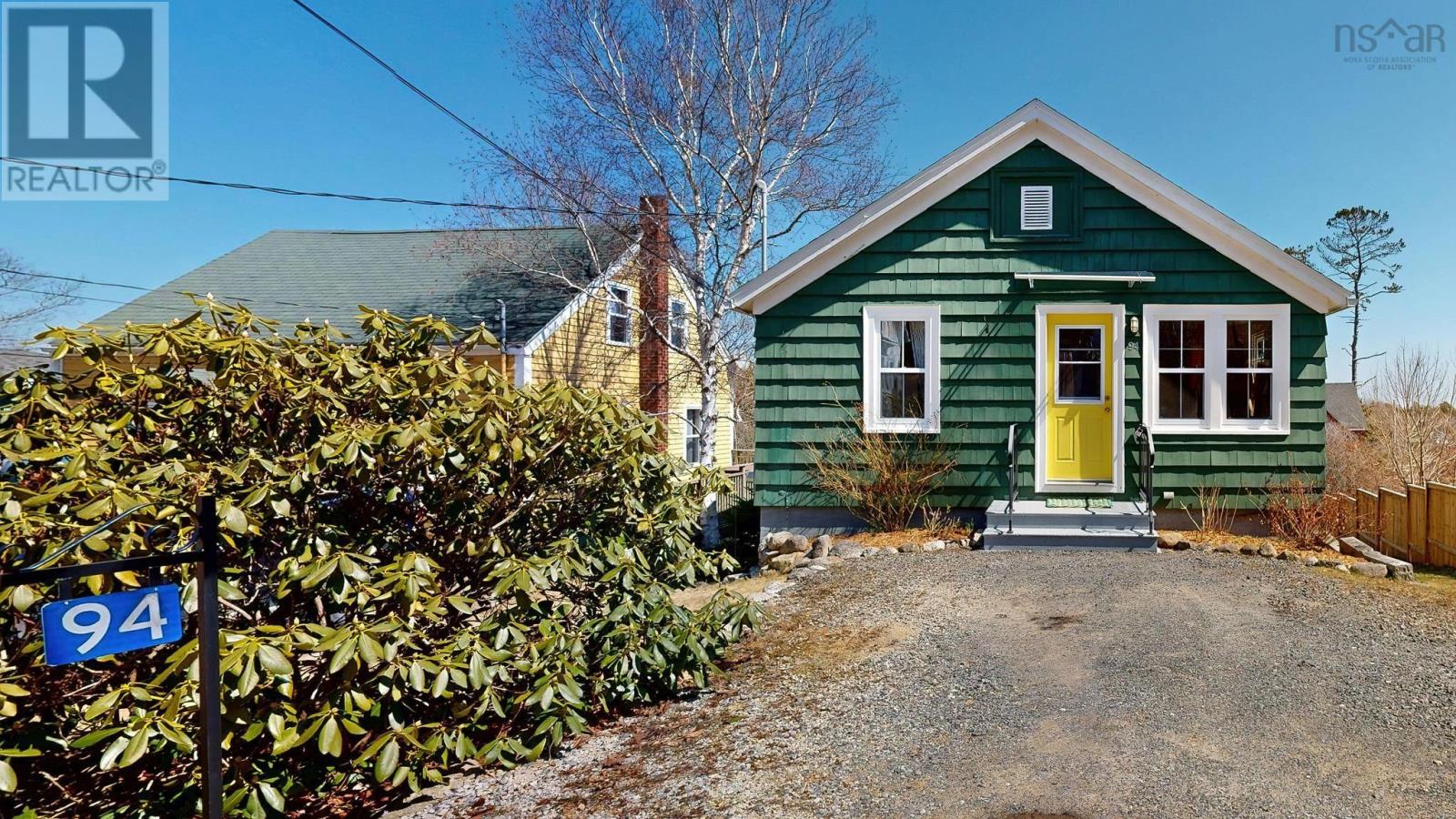 94 Queen Street, Chester, Nova Scotia  B0J 1J0 - Photo 1 - 202607121