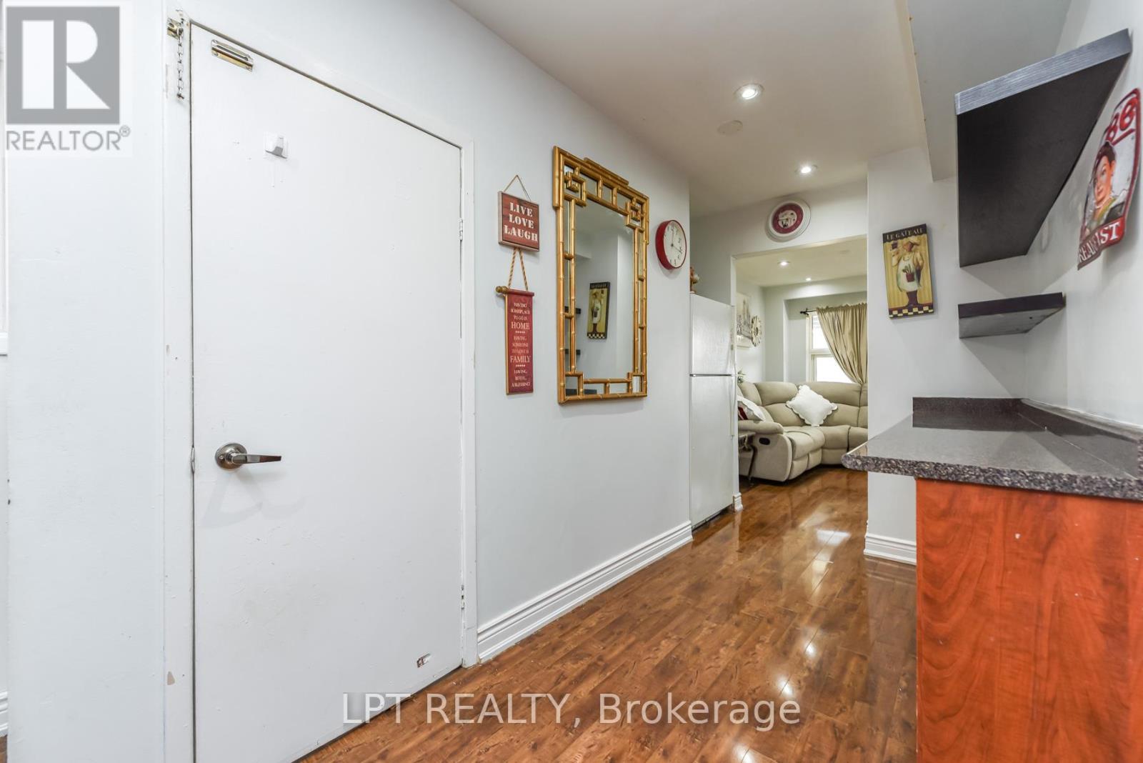 7101 Codlin Avenue, Mississauga, Ontario  L4T 2M3 - Photo 9 - W13004144