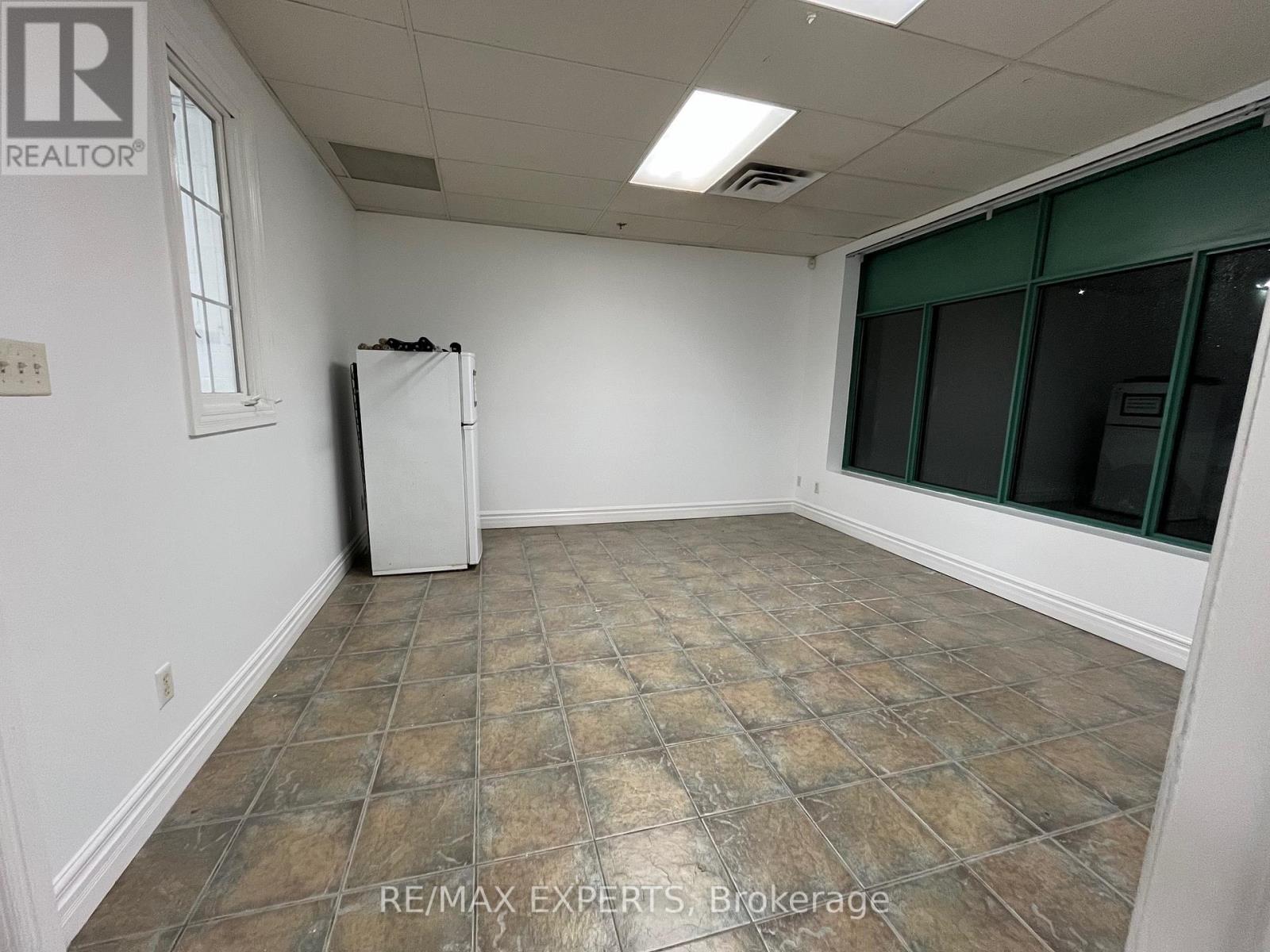 8-9 - 221 Deerhurst Drive, Brampton, Ontario  L6T 5L7 - Photo 3 - W13004146