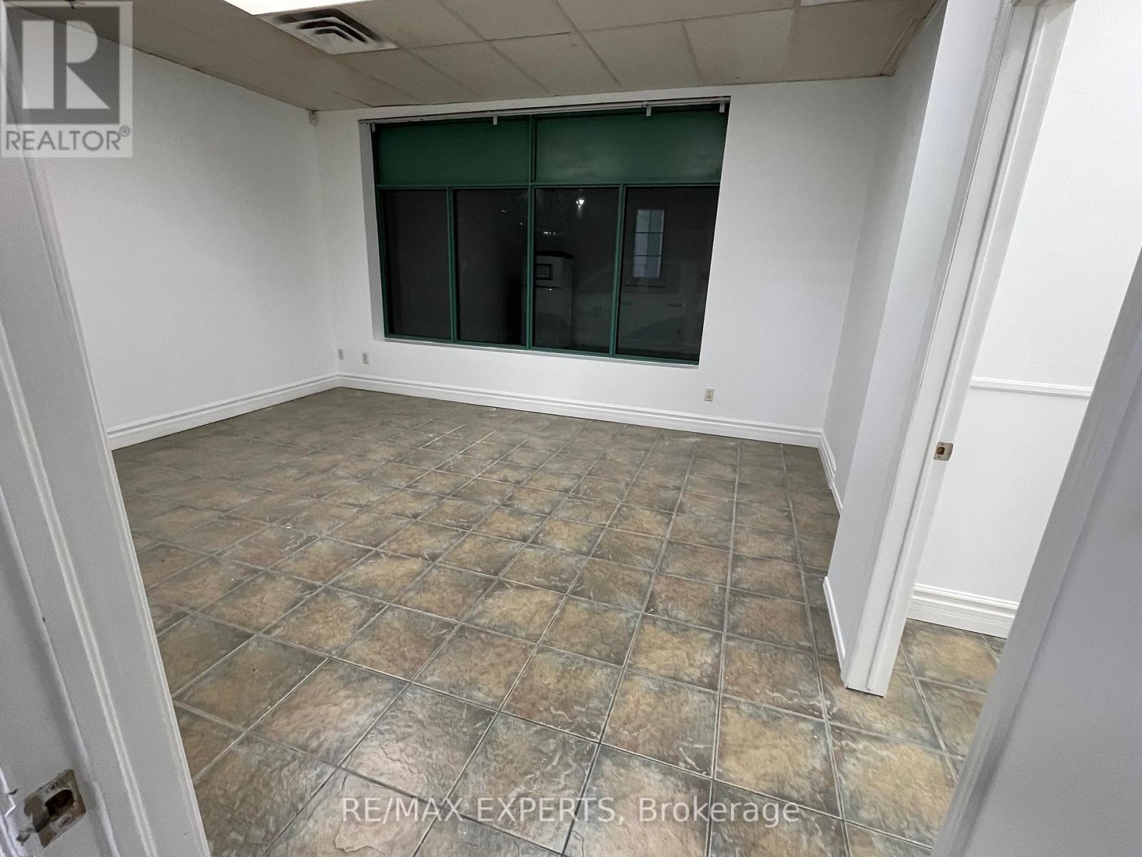 8-9 - 221 Deerhurst Drive, Brampton, Ontario  L6T 5L7 - Photo 5 - W13004146