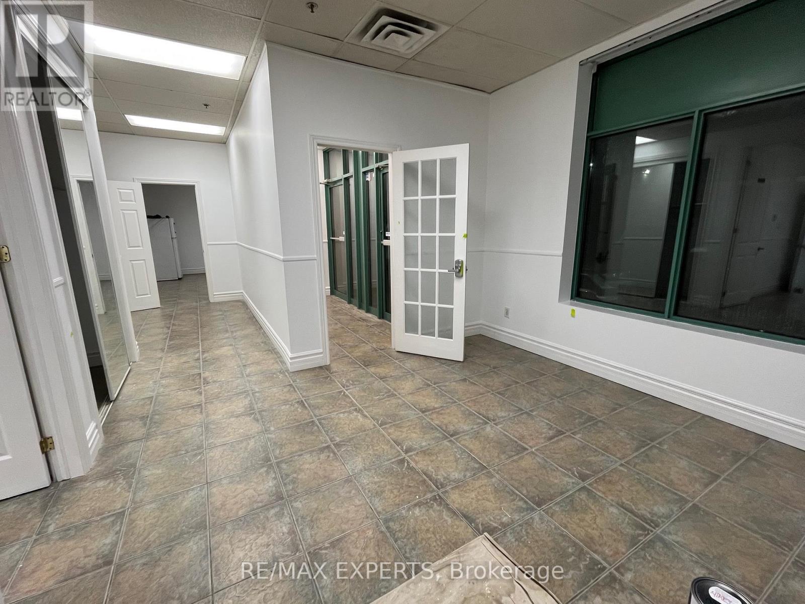 8-9 - 221 Deerhurst Drive, Brampton, Ontario  L6T 5L7 - Photo 7 - W13004146