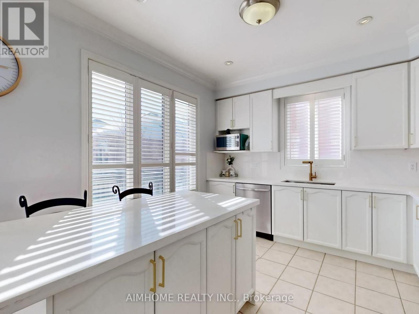 2051 Ashmore Drive, Oakville, Ontario  L6M 4T1 - Photo 11 - W13004194