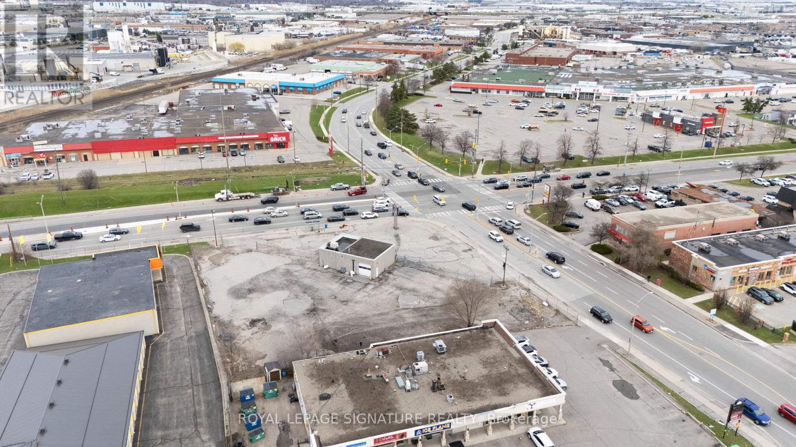 73 Kennedy Road S, Brampton, Ontario  L6W 3E4 - Photo 2 - W13004216