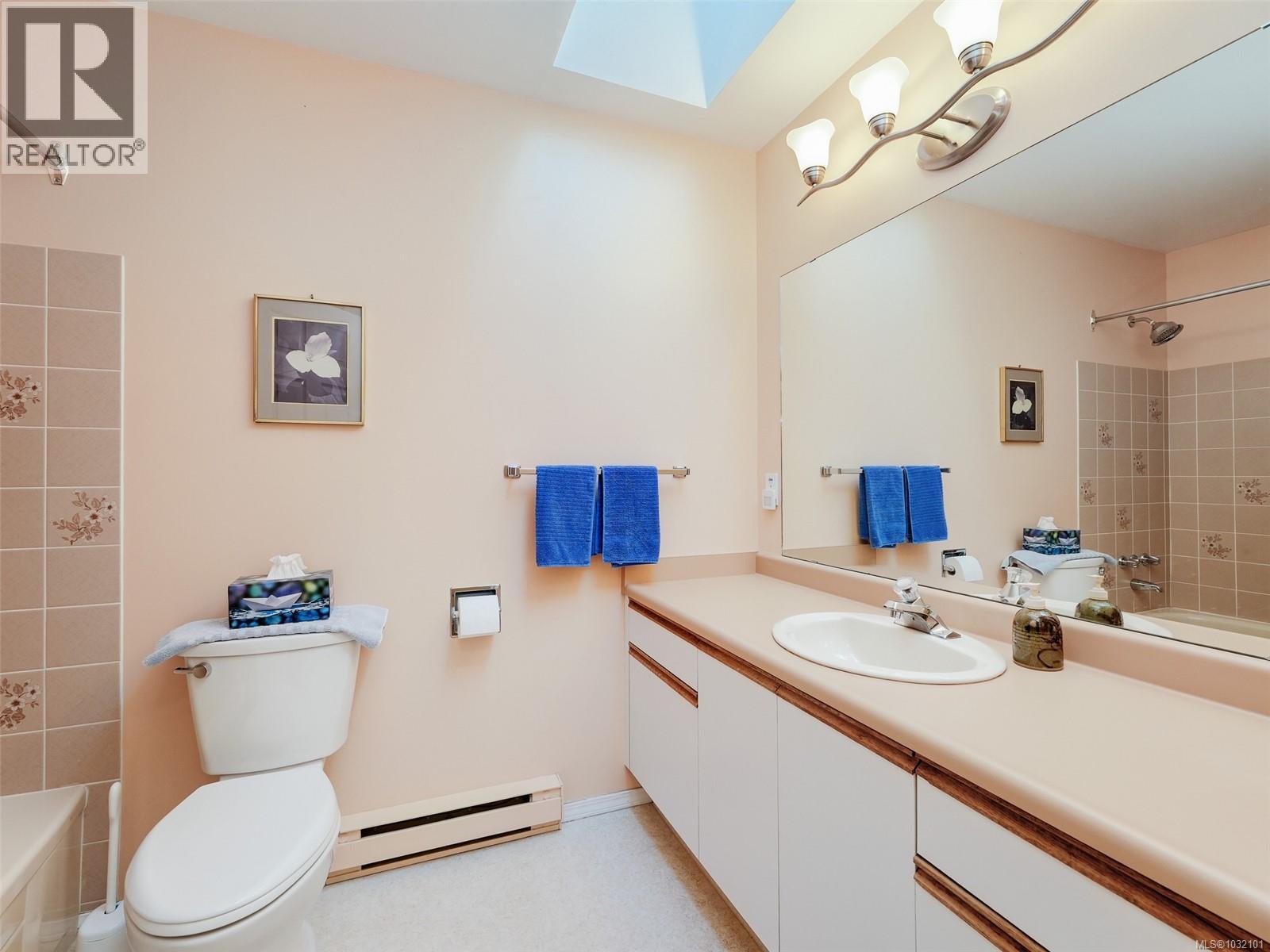 4007 Hollyridge Pl, Saanich, British Columbia  V8N 5Z8 - Photo 13 - 1032101