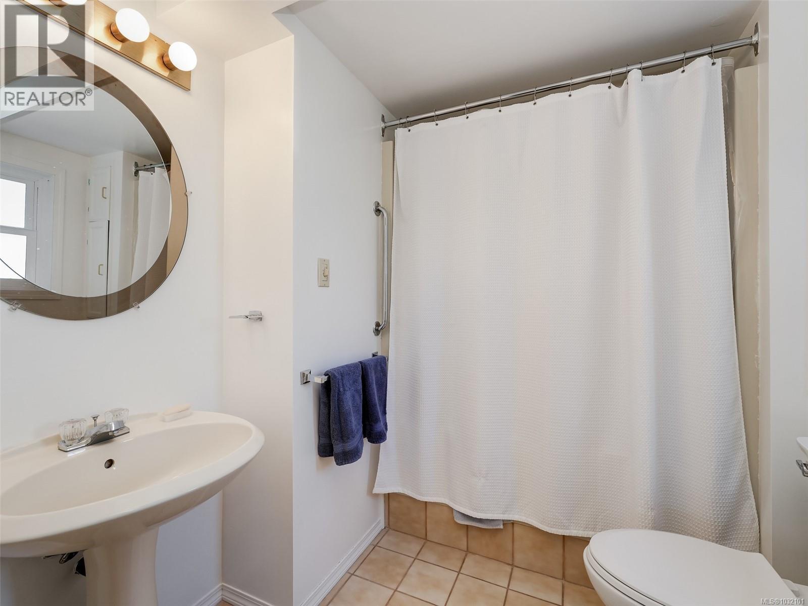 4007 Hollyridge Pl, Saanich, British Columbia  V8N 5Z8 - Photo 16 - 1032101