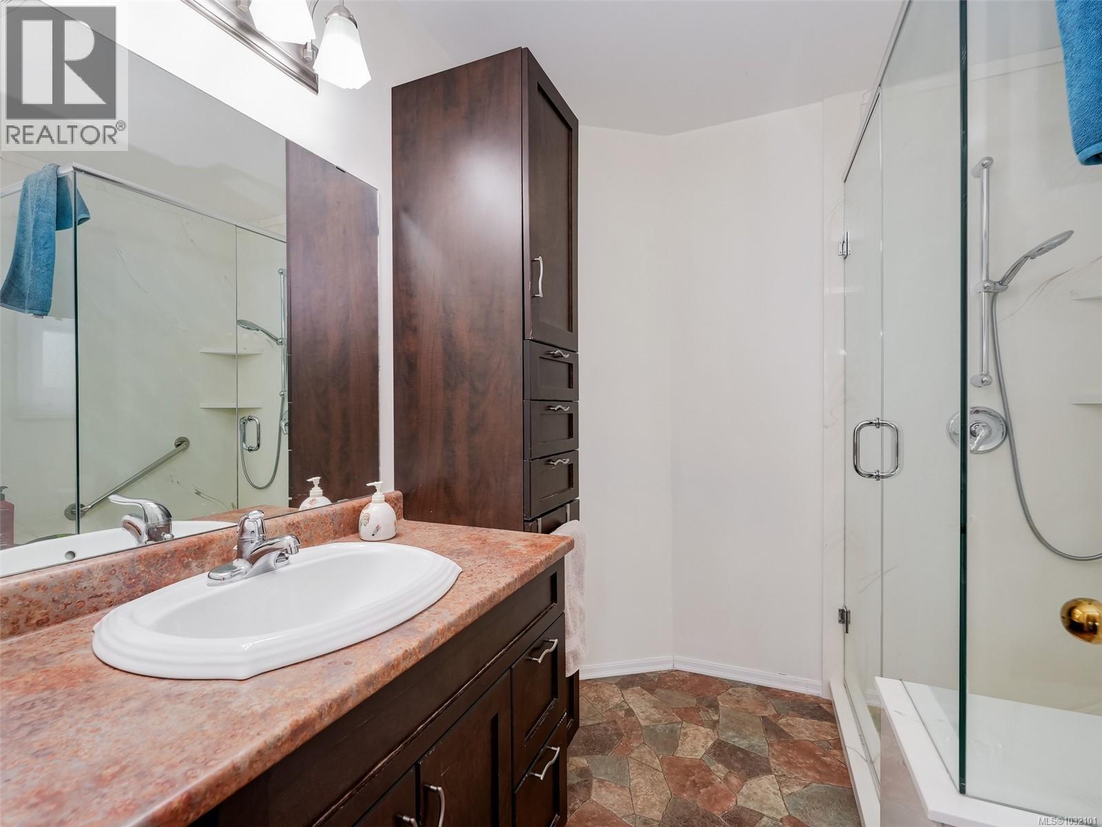 4007 Hollyridge Pl, Saanich, British Columbia  V8N 5Z8 - Photo 11 - 1032101