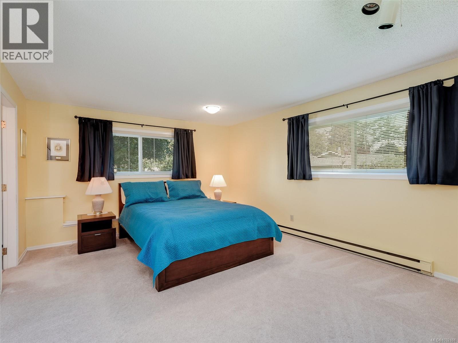 4007 Hollyridge Pl, Saanich, British Columbia  V8N 5Z8 - Photo 15 - 1032101